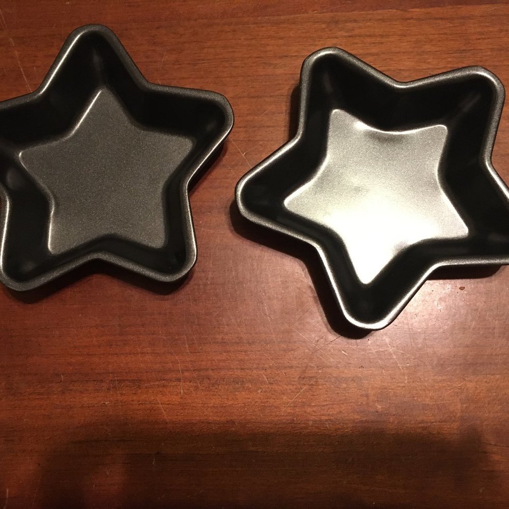NWOT - Mini individual star pans